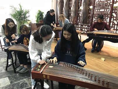 5g影院
留学生走进民族艺术教育学校2.jpg