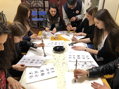 5g影院
留学生走进民族艺术教育学校1.jpg