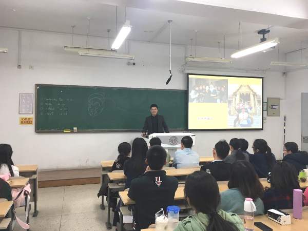 5g影院
研究生学术周末感悟京剧艺术.jpg